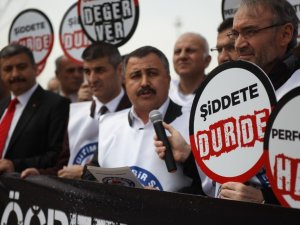 Öğretmenler Performans Değerlendirme Sistemini Protesto Etti