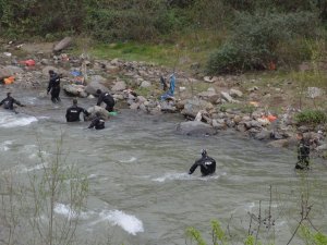 Kayıp Polisi Arama Çalışmaları 6 Gündür Karadan Ve Havadan Sürüyor