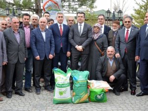 Gümüşhane’de Çiftçilere 102,3 Ton Yem Bitkisi Tohumu Dağıtıldı