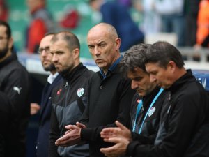 Le Guen Eleştiri Oklarının Hedefinde