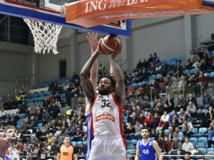Efes Uşak’a Boyun Eğdi