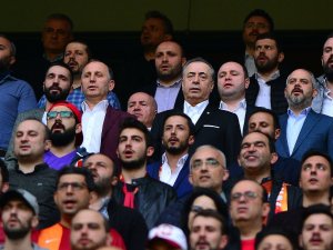 Mustafa Cengiz İle Muharrem Usta, Maçı Yan Yana İzliyor