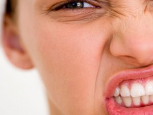 Diş Sıkma, Çenede Kilitlenmelere Neden Olabilir