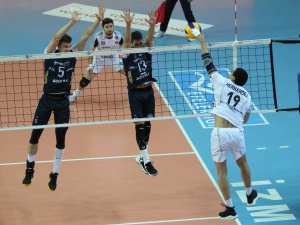Arkas Spor, Halkbank’ı 3-2 Geçti