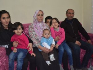 Genç Kız Yeniden Duymak İçin Yardım Bekliyor