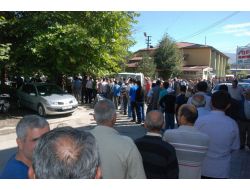 Esnaf, Ahi Yemeği Kuyruğunda
