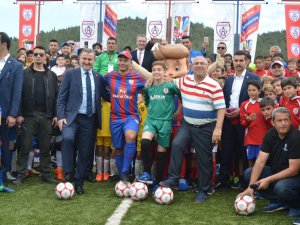 Bakan Bak Alex De Souza İle Sahaya İndi