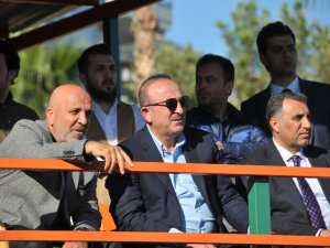 Bakan Çavuşoğlu’ndan Alanyaspor’a Ziyaret