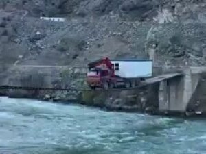 Bu Görüntü Artvin’in Yusufeli İlçesi Çoruh Nehri Üzerinde Çekildi