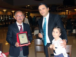 Emekli Olan Öğretim Görevlisine Plaketli Veda
