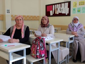 Çocukken Hayal Ettikleri Sıralarda Oturuyorlar