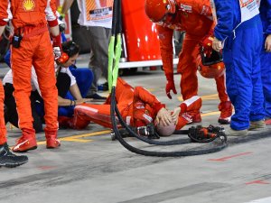 Raikkonen Mekanikerin Bacağını Ezdi