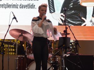 Pamela Hayranlarını Coşturdu