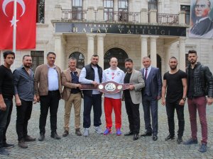 Şampiyon Boksörden Askerlere Moral Ziyareti