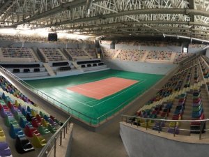 Altunbaş Yeni Yapılan Çok Amaçlı Spor Salonunu Gezdi