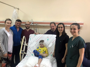 Türkiye'de İlk Kez Rize'de Yapıldı. Doğuştan İşitme Engelli 5 Yaşındaki Çocuğa Biyonik Kulak