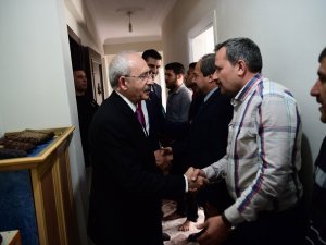Kılıçdaroğlu Sivil Şehitlerin Ailelerini Ziyaret Etti