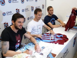 Trabzonsporlu Futbolcular İmza Gününe Katıldı