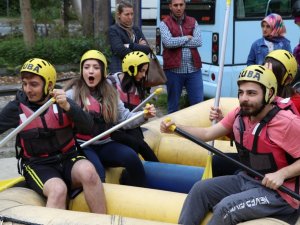 Rize’de Üniversite Öğrencilerinin Rafting Heyecanı