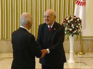 Kahraman Tebrikleri Kabul Etti