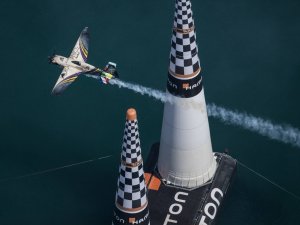 Red Bull Air Race’in Fransa Etabını Hall Kazandı