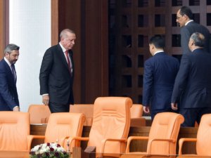 Özel Oturum Bitmeden Meclis’ten Ayrıldı
