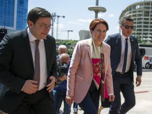 Akşener Chp Genel Merkezinde