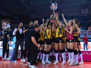 Şampiyon Vakıfbank Kupasına Kavuştu