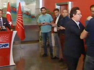 Chp Genel Merkezi’nde Canlı Yayında Gerginlik