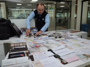 Unutulan Eşyalar Sahiplerini Bekliyor