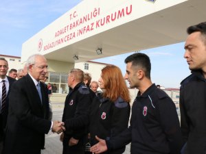 Kılıçdaroğlu, İlçe Başkanını Cezaevinde Ziyaret Etti