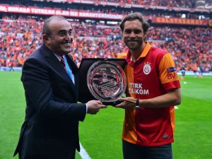 Galatasaray’dan Elmander’e Plaket