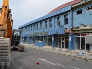 Yarım Asırlık Spor Salonu Yıkılıyor