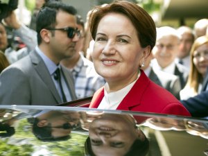 Akşener Cumhurbaşkanlığı Adaylığı İçin Ysk’ya Başvurdu