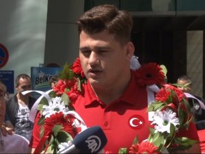 Şampiyona Coşkulu Karşılama