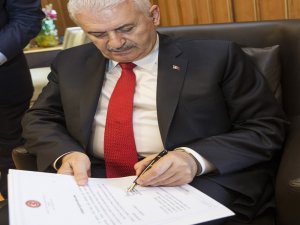 Cumhurbaşkanı Erdoğan’ın Adaylığına Dair Dilekçeyi İmzaladı