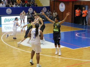 Fenerbahçe Farklı Kazandı