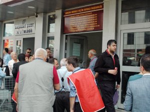 Seçmenler "100 Bin İmza" İçin Seçim Kurullarında