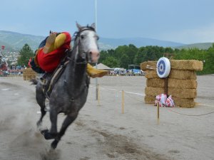 Atlı Okçuların Gösterileri Nefesleri Kesti