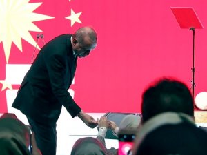 Erdoğan’dan Eşine Zeytin Dalı Jesti