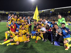 Ankaragücü İkincilik Kupasını Kaldırdı