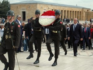 Muharrem İnce Anıtkabir’i Ziyaret Etti