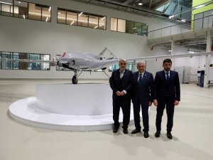 Başbakan İha Üretim Fabrikasını Ziyaret Etti