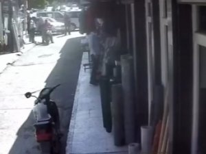 Fren Yerine Gaza Basınca Yayaların Arasına Daldı