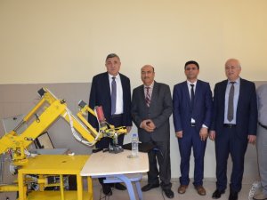 Doktora Öğrencisi 5 Eksenli Yerli Robot Tasarladı