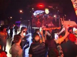 Galatasaray Şampiyon Gibi Karşılandı