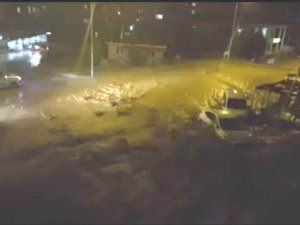 Sel Suları Otomobilleri Önüne Kattı