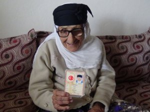 110 Yaşındaki Alye Nine ’Anneler Günü’nü Kutladı