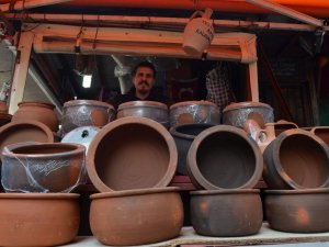 Ramazan Öncesi Güveçler Tezgahlarda Yerini Aldı