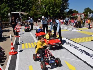 Öğrencilere Uygulamalı Trafik Eğitimi Verildi